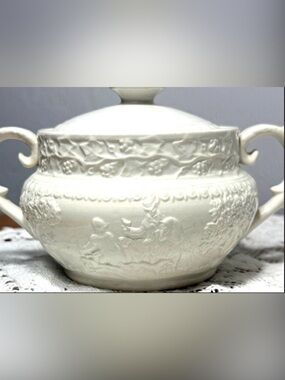 Hunt Club Ironstone Covered Sugar Bowl. Fox Hunt Relief Staffordshire England